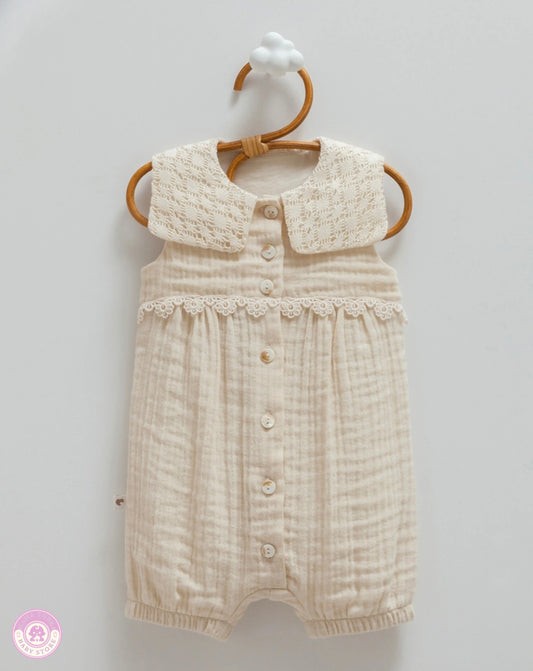 Elegant baby girl romper in cotton muslin with lace collar